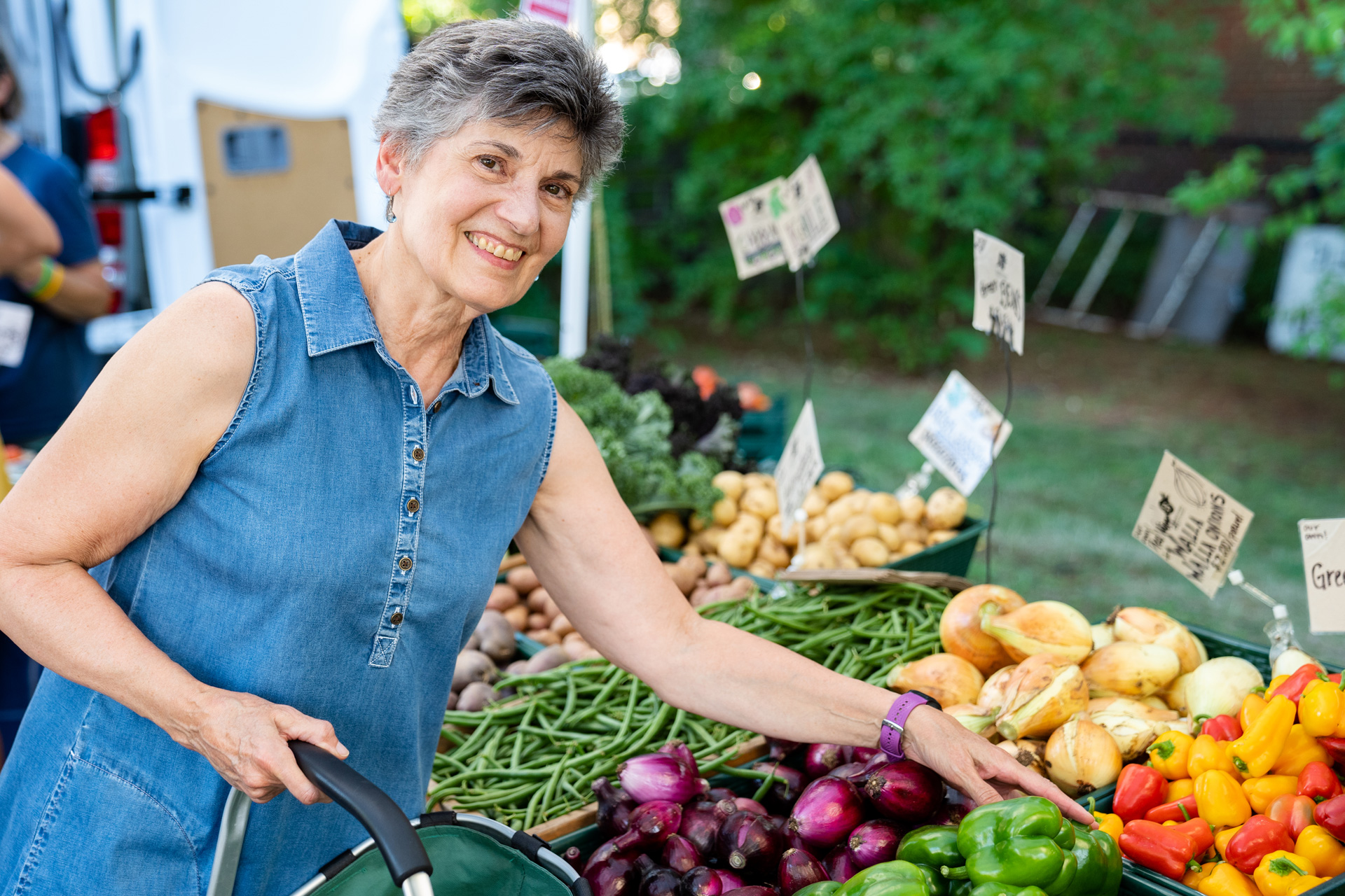 Sharri Nixon, a NH Community Loan Fund donor and invesor, shops at a local farmers market.
